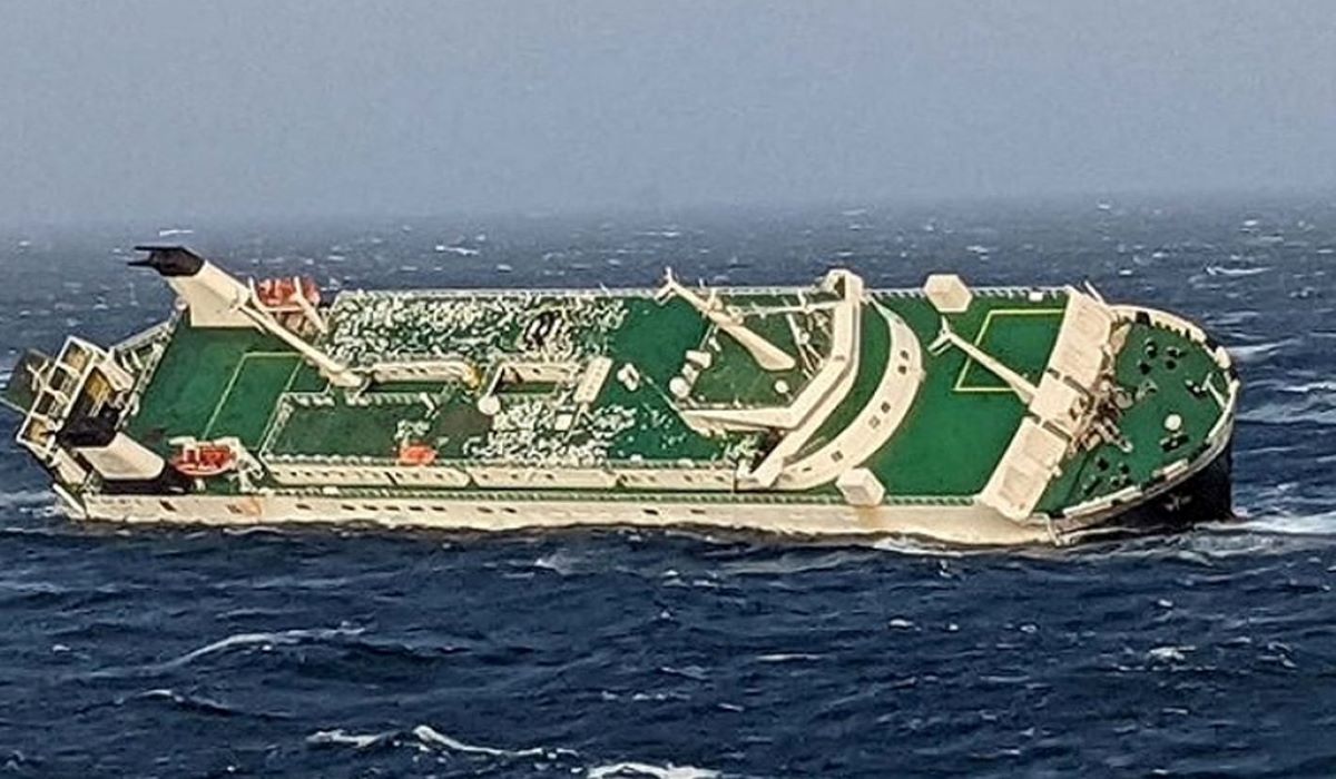 Emirati ship is seen sinking 30 miles